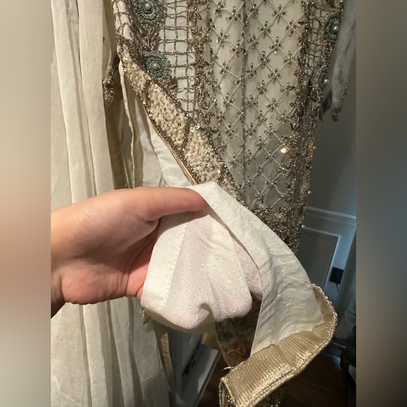 Pakistani Custom-Made Ivory & Gold Embroidered 2-Piece Suit – Size S - Picture 12 of 12